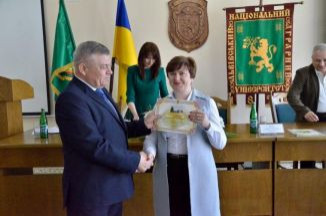 May be an image of 3 людини